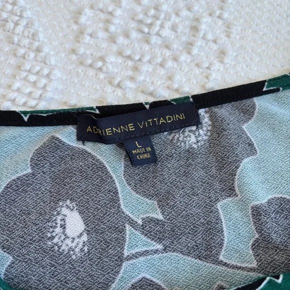 Adrienne Vittadini women’s size large floral 3/4 sleeve blouse with gold circles - Picture 6 of 9